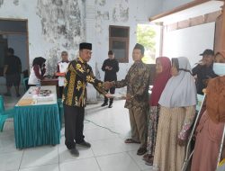 Kades Desa Alasrejo Serahkan Secara Simbolis 350 Sertifikat PTSL kepada Warga