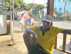 Jadi Pekerja Pembuang Sampah Bertahun Tahun Di Wongsorejo Tidak Pernah Dapat Bantuan Grobak 