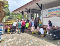 1.110 Gas Melon Ukuran 3 Kg Ludes Terjual,Dalam Operasi Pasar Di Halaman Kantor Kecamatan Wongsorejo 