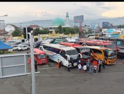 Pelabuhan Ketapang Gilimanuk Macet di Puncak Arus Balik, Antrean Kendaraan Meluber