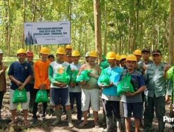 BKPH Karetan Bagikan Paket Sembako Untuk Mitra Kerjanya