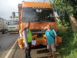 Lagi Kecelakaan Maut Di Jalan Raya Alasbuluh,Truk Fuso VS Pemotor,Yang Mengakibatkan 1 Pemotor Meninggal Dunia