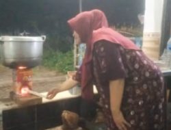 Kreatif di Tengah Krisis: Warga Wongsorejo Sulap Kaleng Bekas Jadi Pengganti Gas LPG