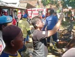 Lupa Matikan Obat Nyamuk, Dua Rumah di Wongsorejo Hangus Terbakar, Kerugian Capai Rp200 Juta